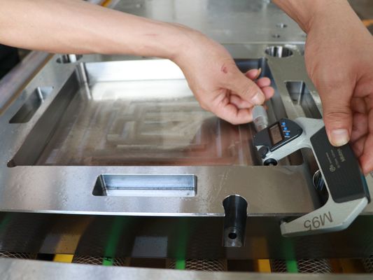 Base di muffa su ordinazione di disegno libera di precisione delle basi di muffa
