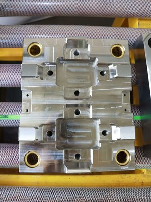 Alta precisione di durezza HB160-180 delle componenti dello stampaggio ad iniezione di ASTM H13
