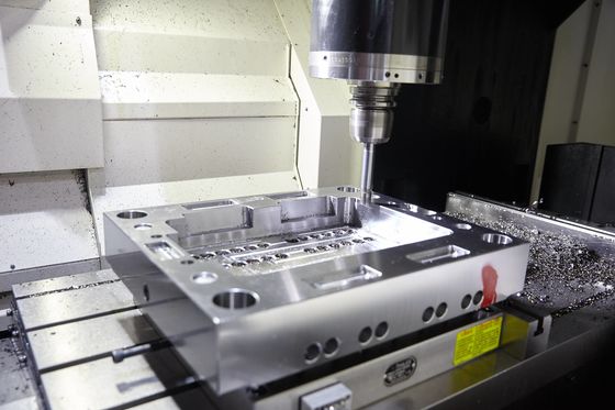 CNC che lavora la base a macchina ASTM 1050 JIS S50C dello stampaggio ad iniezione di Mazak