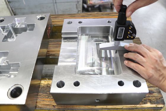 Non tolleranza di plastica 0.1mm di spessore alla base dalla muffa su misura norma