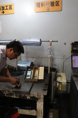 CNC che lavora alta precisione a macchina delle parti dello stampaggio ad iniezione di Mazak Okuma