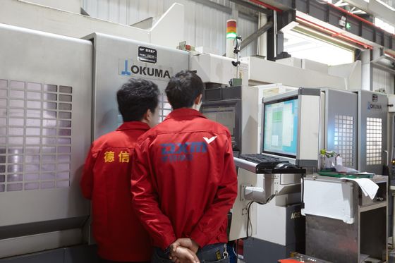 Parti dello stampaggio ad iniezione dello stampaggio ad iniezione di precisione di ASSAB 8407 intorno alla struttura