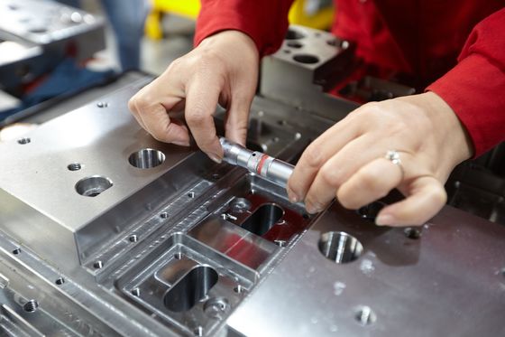 Base ISO9001 dello stampaggio ad iniezione delle basi di appoggio della muffa di DXM Spectial: 2015